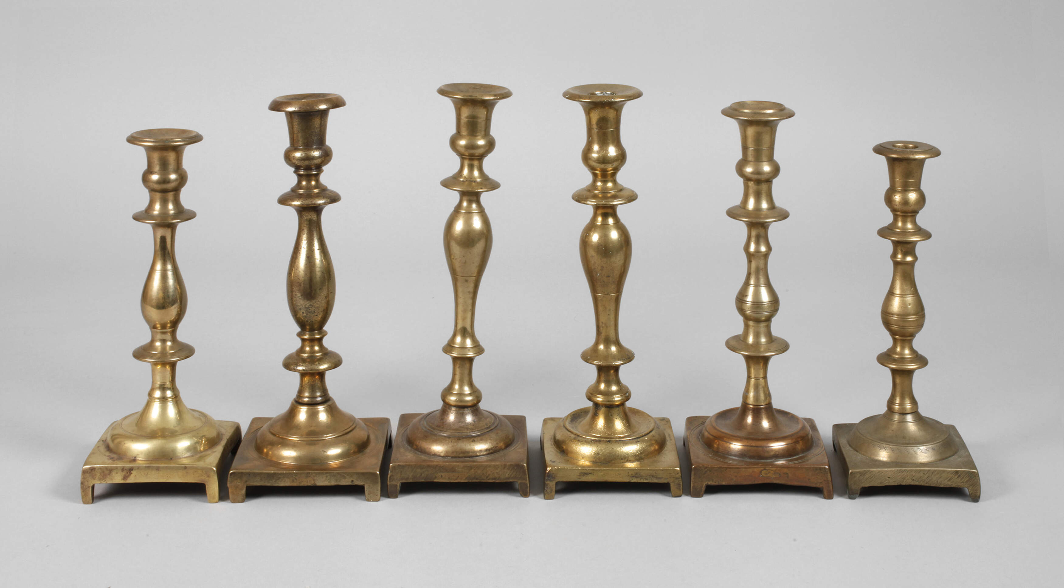 Sechs Messingleuchter