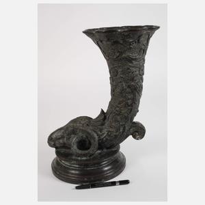 Bronzevase als Rhyton
