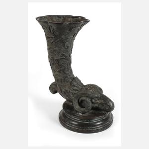 Bronzevase als Rhyton