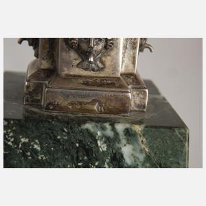 nach Joan Roig i Solé, "Dama del paraigua"