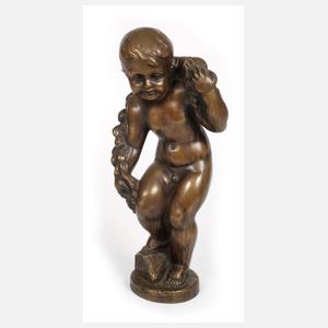 Putto mit Blütenranke