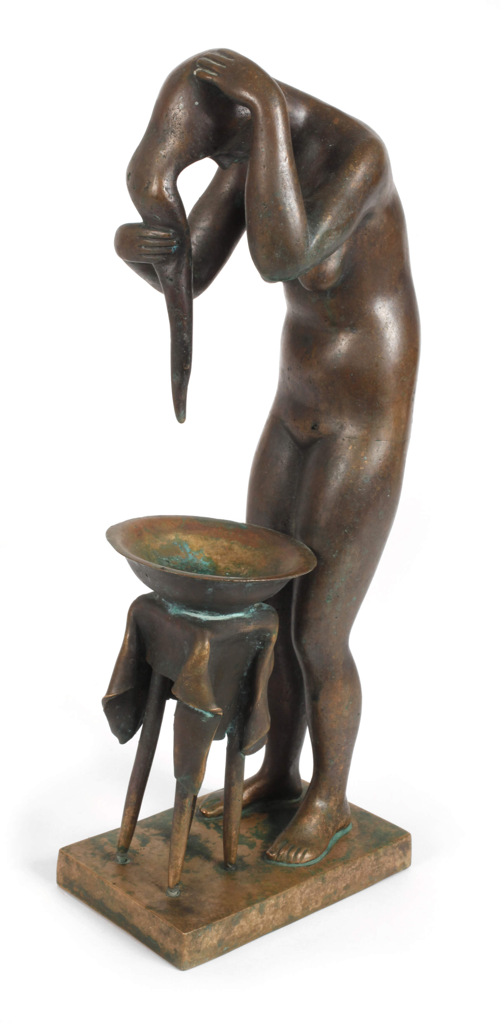 Frau beim Haarewaschen