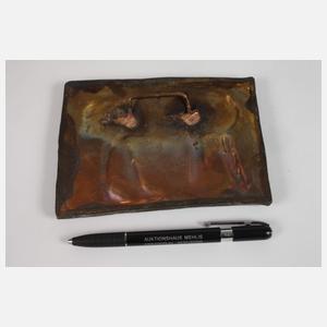 Monogrammist V.G., zwei moderne Bronzereliefs