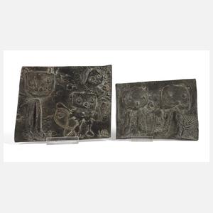 Monogrammist V.G., zwei moderne Bronzereliefs