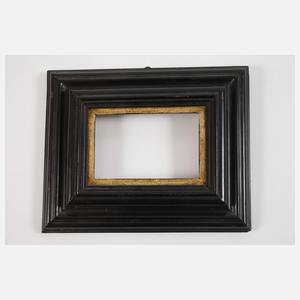 Vier kleine Lackleisten