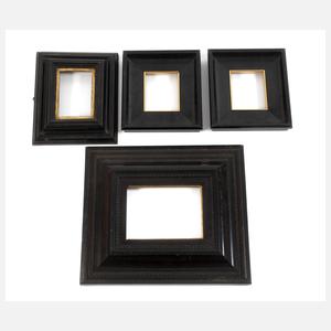 Vier kleine Lackleisten