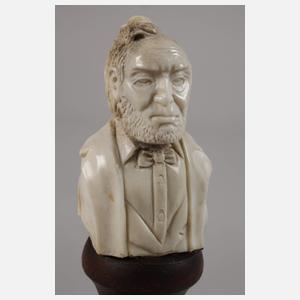 Zwei figürliche Schnitzereien