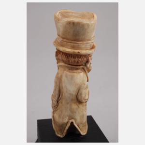 Figürliche Hornschnitzerei