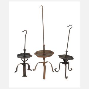 Drei Eisenleuchter