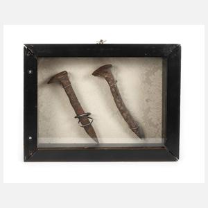 Zwei historische Nägel