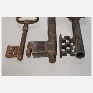 Drei historische Schlüssel