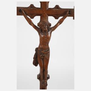 Geschnitztes Kruzifix
