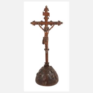 Geschnitztes Kruzifix