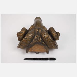 Paar geschnitzte Widderköpfe