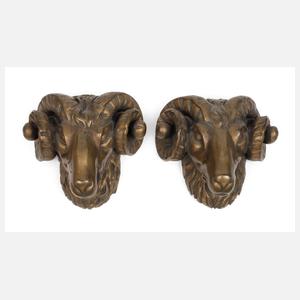 Paar geschnitzte Widderköpfe