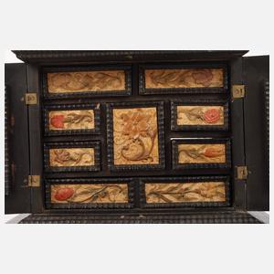 Egerländer Kabinettschränkchen