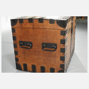 Transportkiste für ein Silberservice