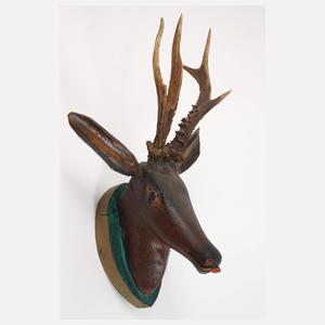 Drei geschnitzte Jagdtrophäen