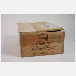 Zwölf Flaschen Rotwein