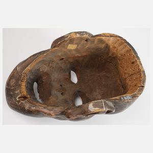 Zwei historische Theatermasken