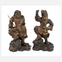 Zwei geschnitzte Figuren111