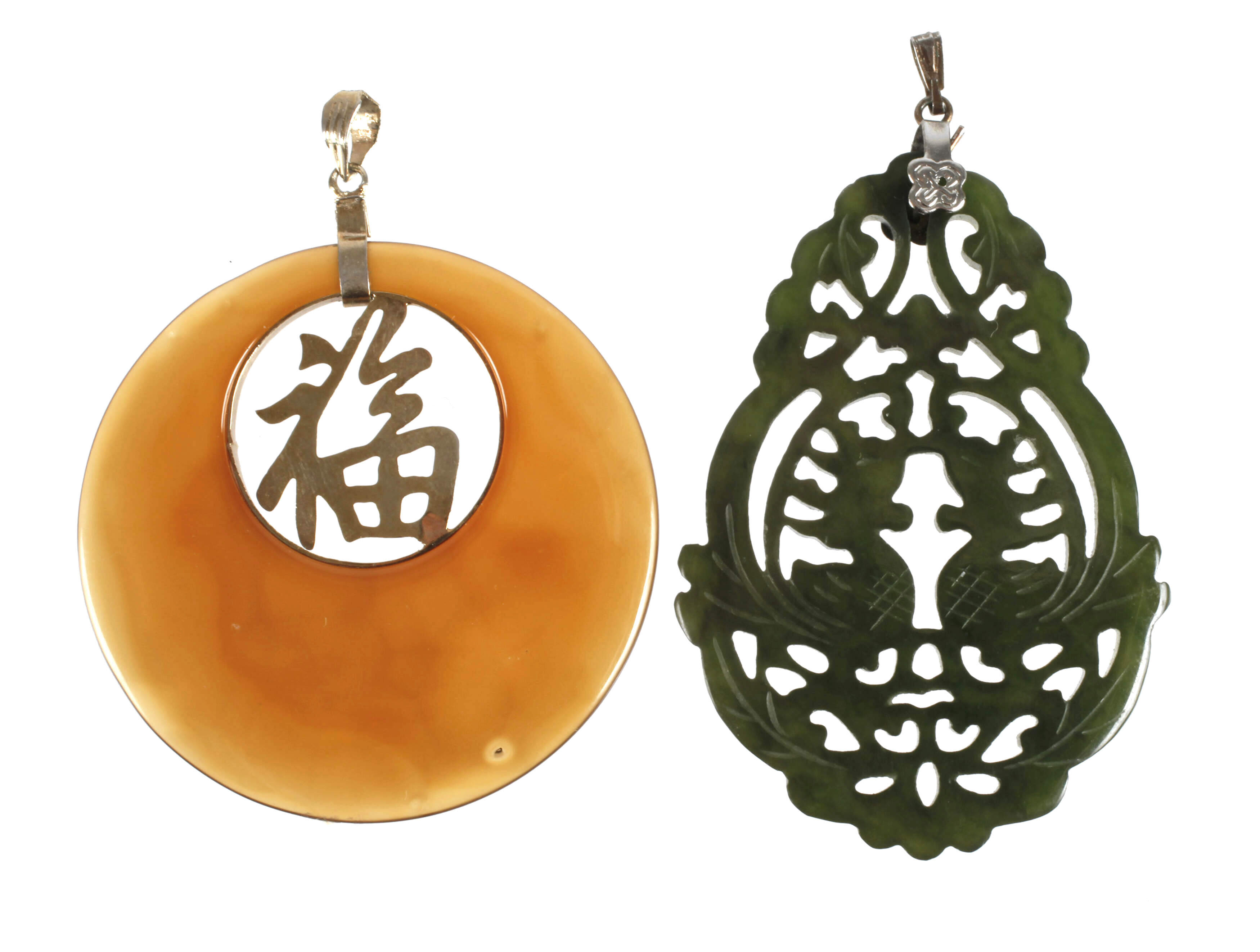 Zwei Schmuckanhänger