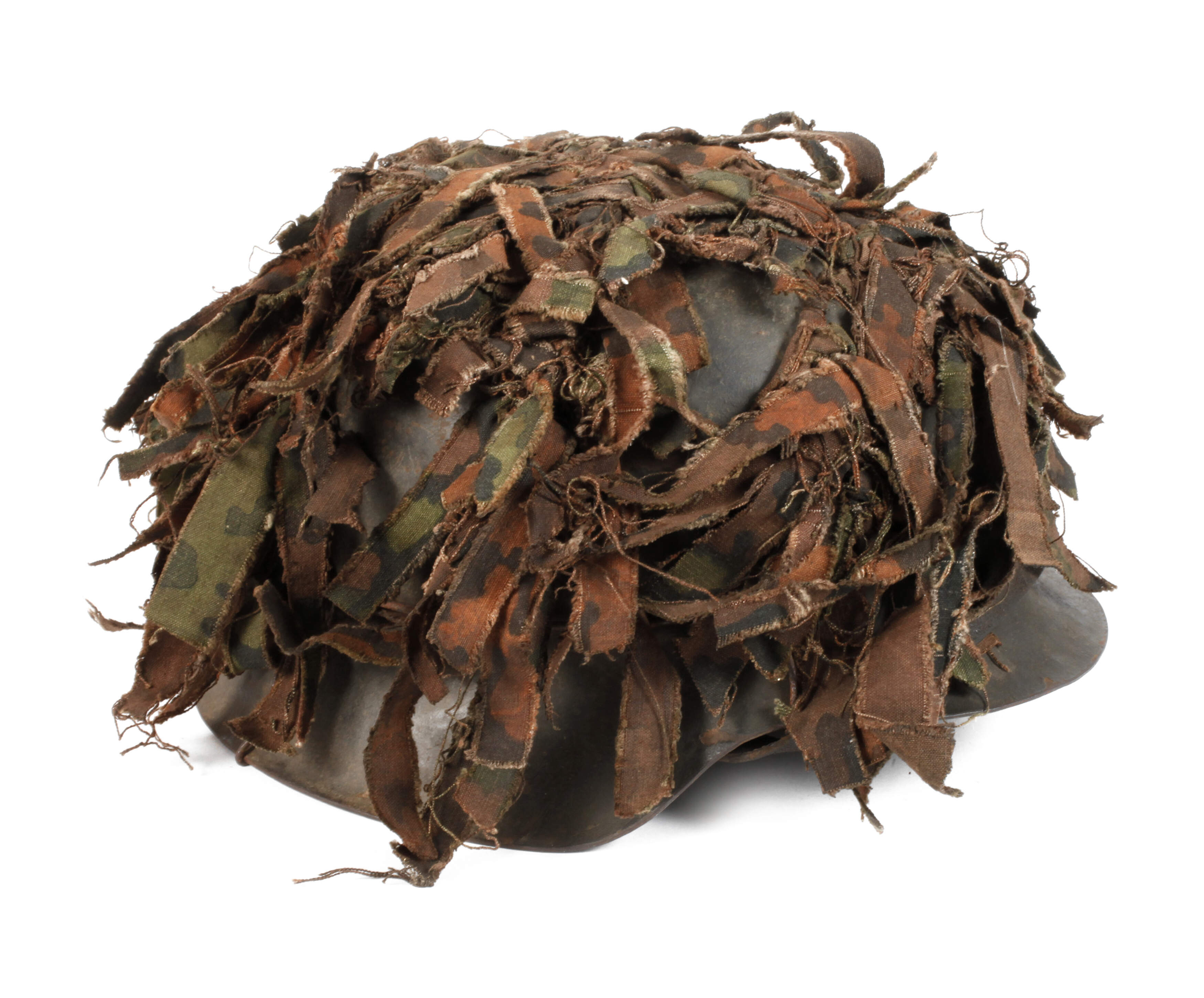 Stahlhelm 2. Weltkrieg mit Tarnnetz