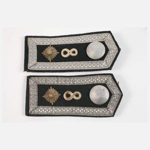 Drei Paar Schulterklappen Wehrmacht