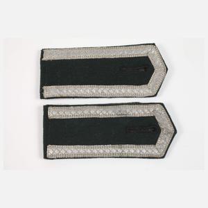 Drei Paar Schulterklappen Wehrmacht