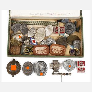 Konvolut Orden und Abzeichen