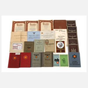 Konvolut Wehrpässe, Ausweise und Papiere