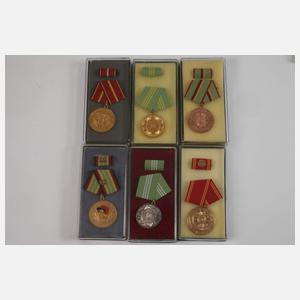 Konvolut Orden und Plaketten DDR