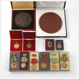 Konvolut Orden und Plaketten DDR