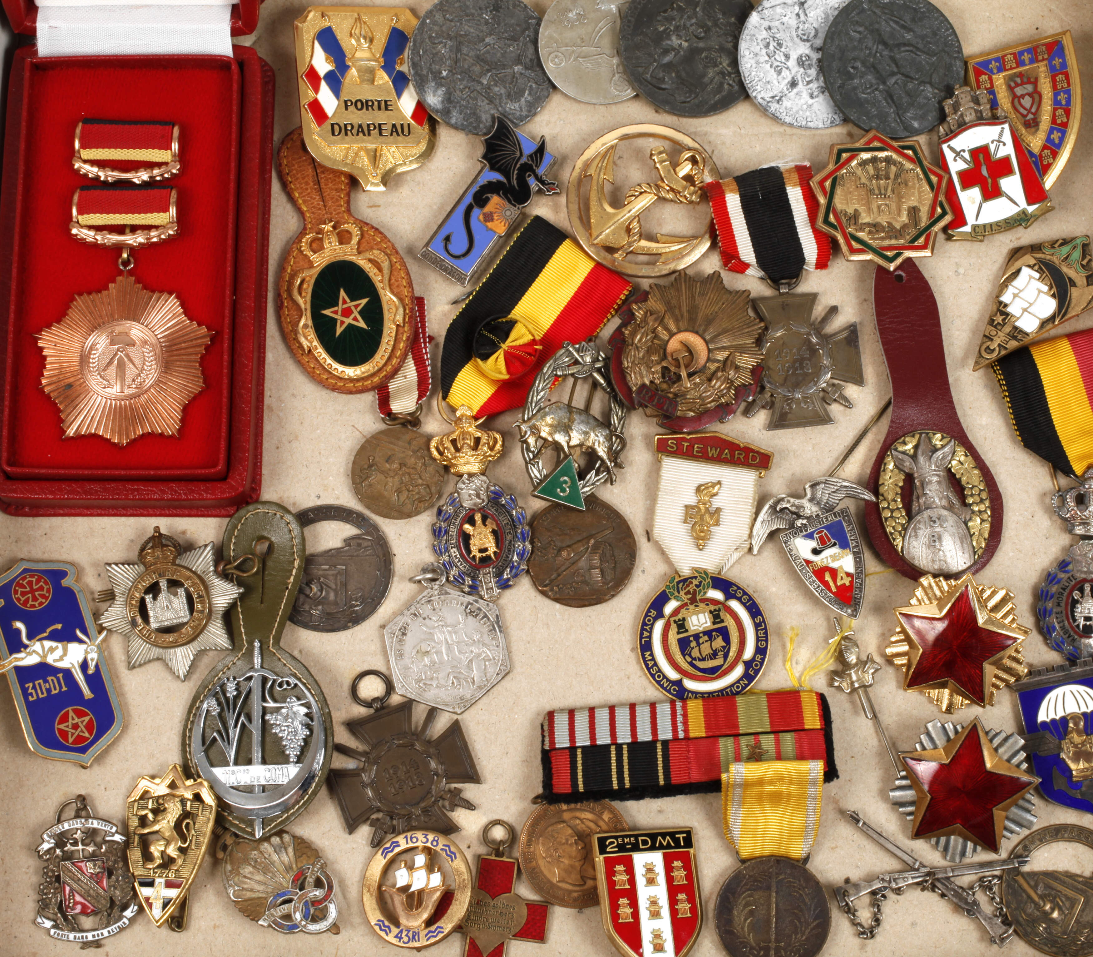 Konvolut Orden und Abzeichen