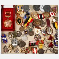 Konvolut Orden und Abzeichen111