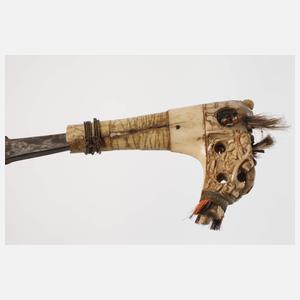 Mandau und Knochen-Wakizashi