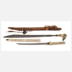 Mandau und Knochen-Wakizashi