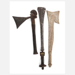 Würdezeichen, Kultschwert und Statusbeil Afrika