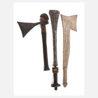 Würdezeichen, Kultschwert und Statusbeil Afrika111