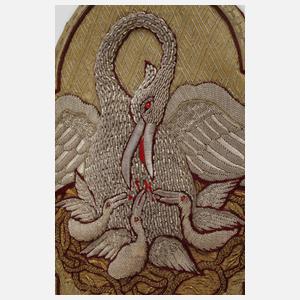 Parament mit Reliefstickerei