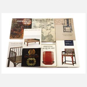 Acht Bücher und Broschüren China