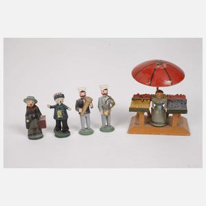 Sammlung Miniatur-Spielzeug im Setzkasten