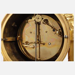 Bronzependule im Louis Seize-Stil