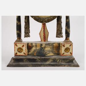 Geschnitzter Uhrenständer