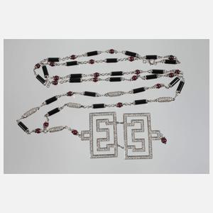 Langes Collier mit Granaten, Onyx und Brillanten