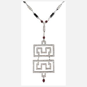Langes Collier mit Granaten, Onyx und Brillanten