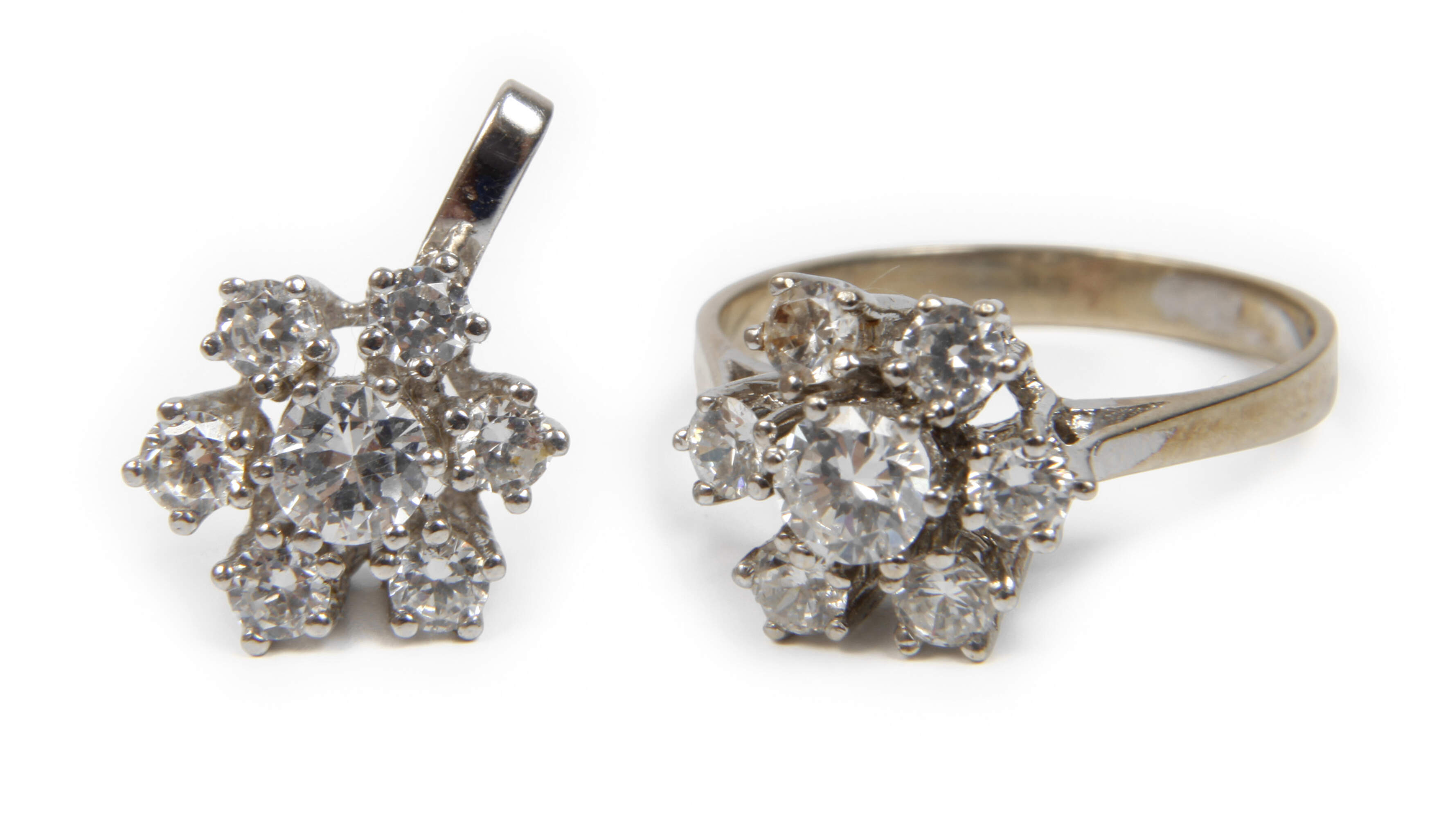 Schmuckset mit Steinbesatz