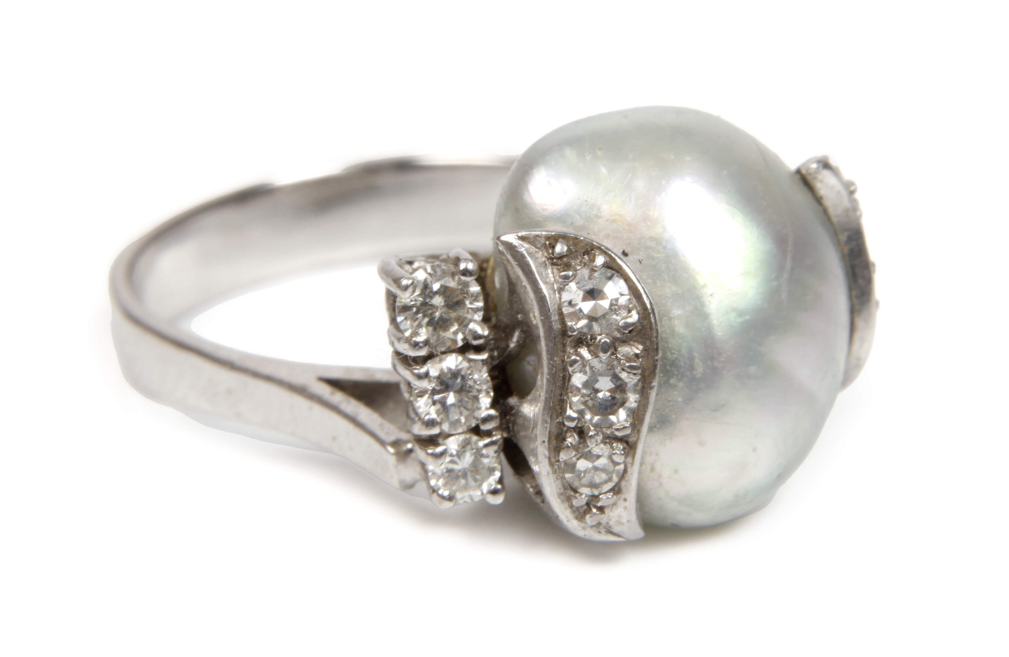 Damenring mit Barockperle und Brillanten