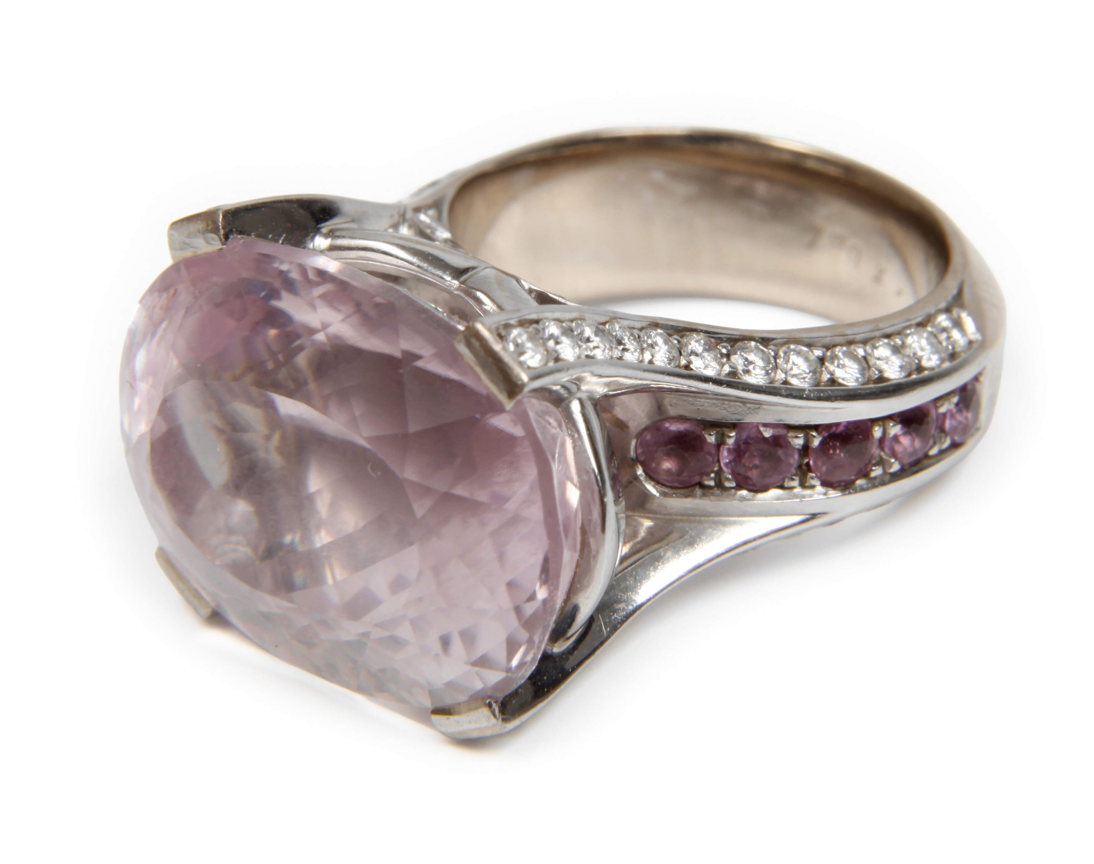 Prächtiger Damenring mit Kunzit und Brillanten