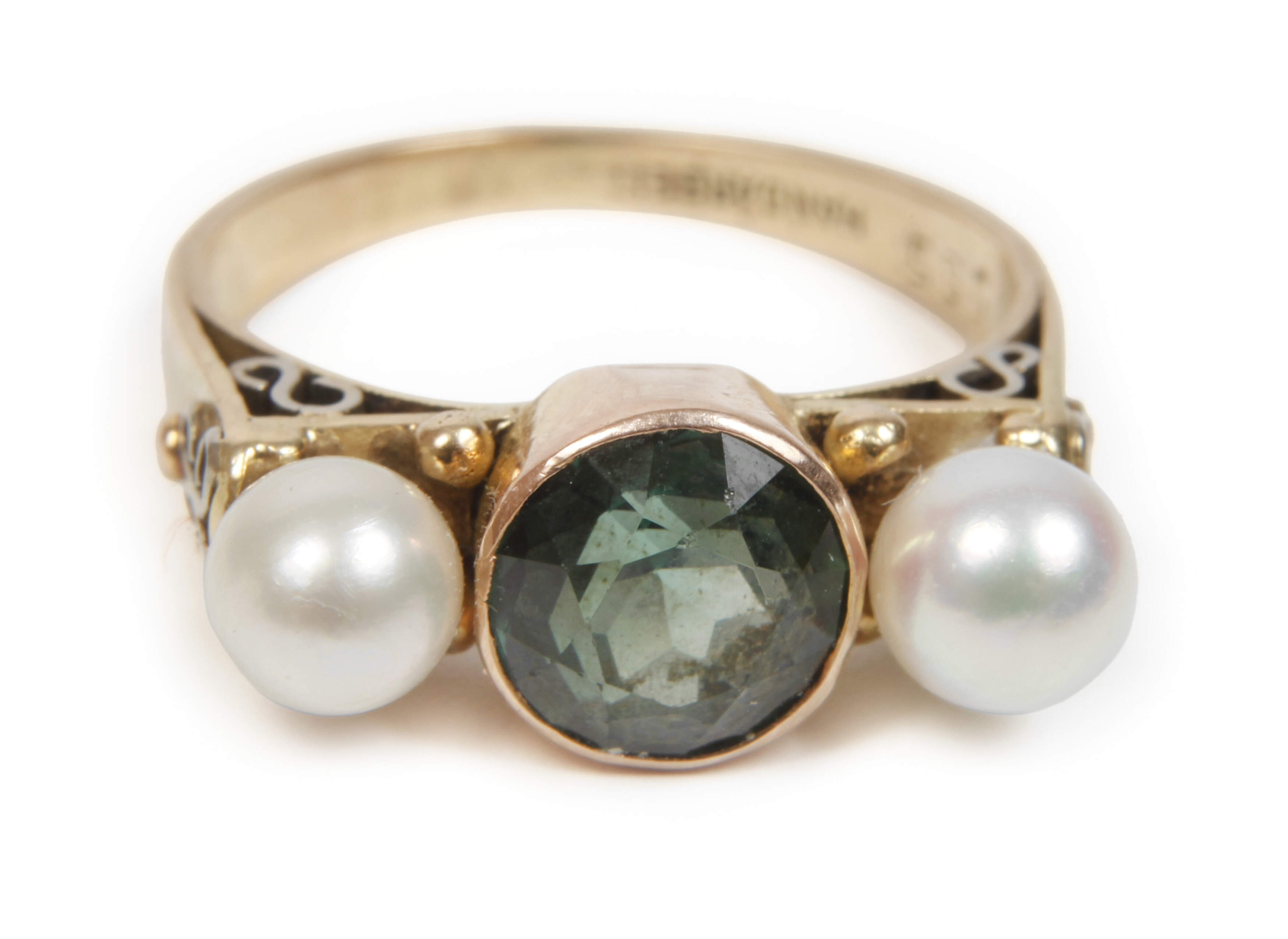 Damenring mit Perlen